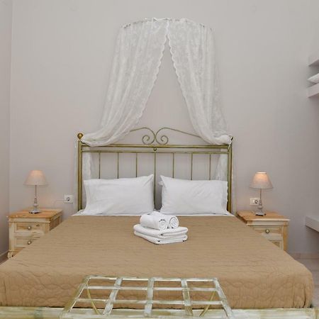 Oisyra Hotel Ermoupoli Esterno foto