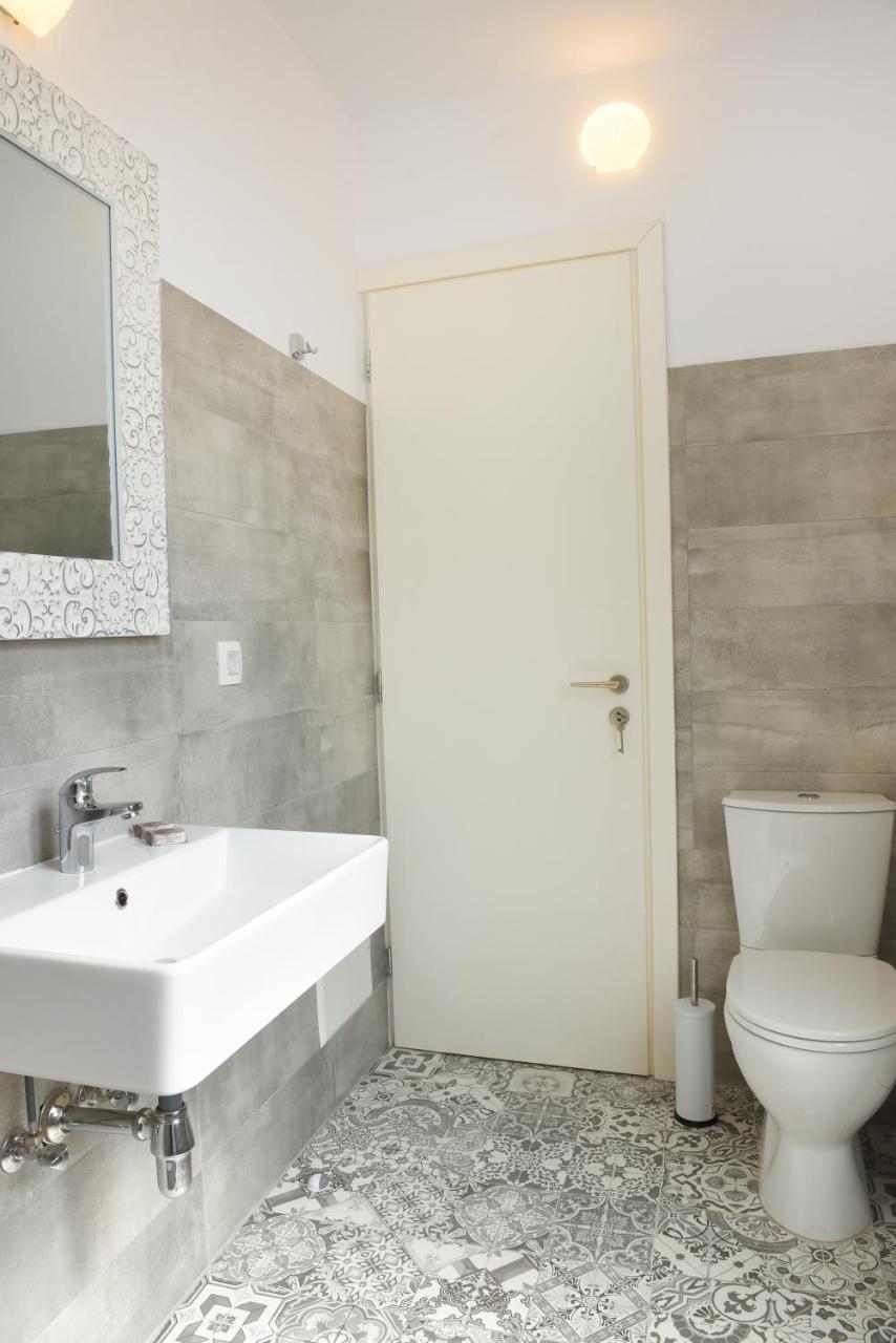 Oisyra Hotel Ermoupoli Esterno foto