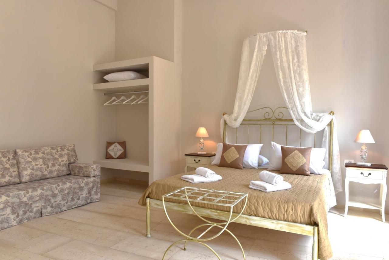 Oisyra Hotel Ermoupoli Esterno foto