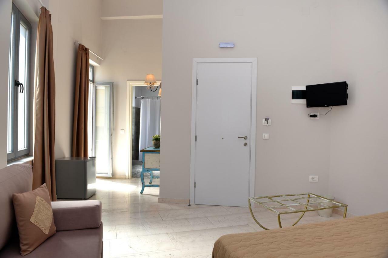 Oisyra Hotel Ermoupoli Esterno foto